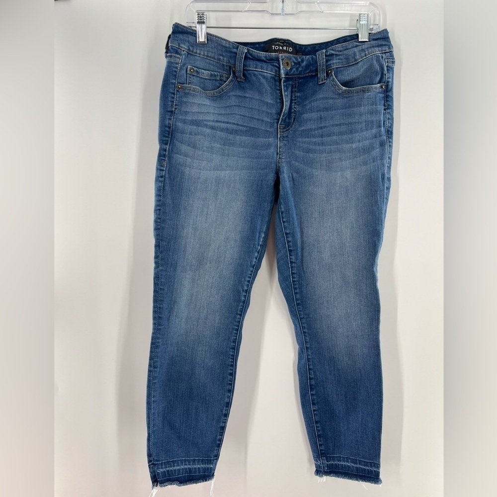 TORRID PREMIUM JEANS DISTRESSED RAW HEM JEANS SIZE 10